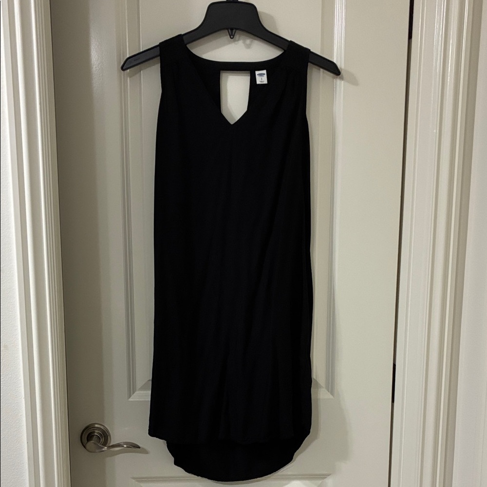 Old Navy Black Sleeveless Shift Dress with Keyhole back